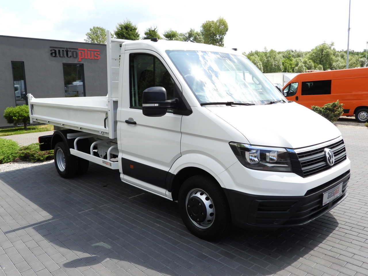 VOLKSWAGEN CRAFTER TIPPER CRUISE CONTROL TWIN WHEELS AIR CONDITIONING 180HP - Dodávka sklápač: obrázok 4 VOLKSWAGEN CRAFTER TIPPER CRUISE CONTROL TWIN WHEELS AIR CONDITIONING 180HP - Dodávka sklápač: obrázok 4