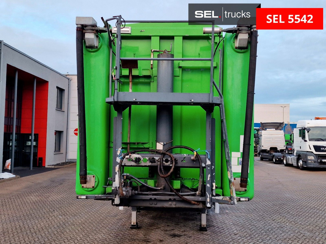 Kempf Duales Transportsyst.: Schüttgüter+Flüssikeiten Kempf Duales Transportsyst.: Schüttgüter+Flüssikeiten - Náves sklápěcí: obrázok 2 Kempf Duales Transportsyst.: Schüttgüter+Flüssikeiten Kempf Duales Transportsyst.: Schüttgüter+Flüssikeiten - Náves sklápěcí: obrázok 2