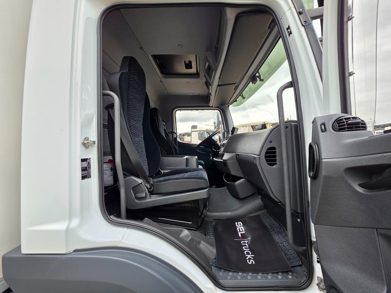 Chladirenské nákladné vozidlo Mercedes-Benz Atego 1523 / LBW / ROHRBAHN/ Carrier: obrázok 32 Chladirenské nákladné vozidlo Mercedes-Benz Atego 1523 / LBW / ROHRBAHN/ Carrier: obrázok 32