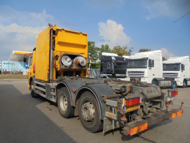 DAF 75.240 75 240 6X2 - Auto na odvoz odpadu: obrázok 4 DAF 75.240 75 240 6X2 - Auto na odvoz odpadu: obrázok 4