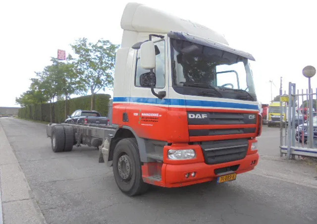DAF CF 250 NL TRUCK - Podvozek s kabinou: obrázok 3 DAF CF 250 NL TRUCK - Podvozek s kabinou: obrázok 3
