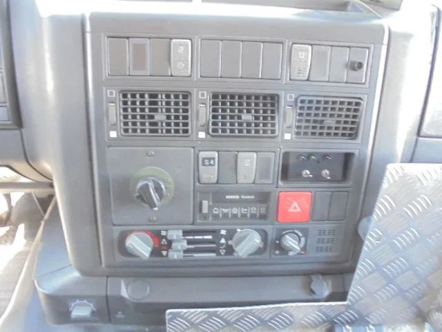 Hákový nosič kontajnerov Iveco Eurotrakker 410 E37H: obrázok 12 Hákový nosič kontajnerov Iveco Eurotrakker 410 E37H: obrázok 12