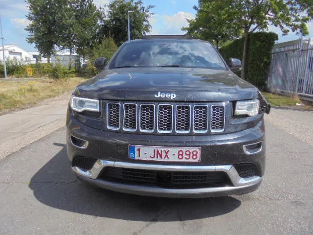 Jeep Grand Cherokee 4X4 SUMMIT EDITION 3.0 LTR V6 - SUV: obrázok 2 Jeep Grand Cherokee 4X4 SUMMIT EDITION 3.0 LTR V6 - SUV: obrázok 2