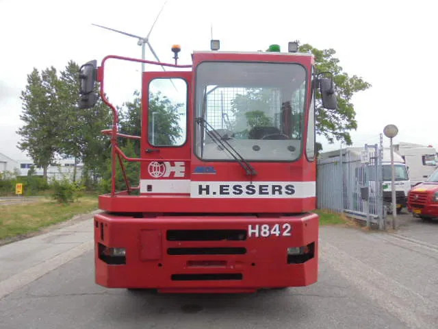 MOL YM 225/4X2 40 KM/H - Terminálový ťahač: obrázok 2 MOL YM 225/4X2 40 KM/H - Terminálový ťahač: obrázok 2