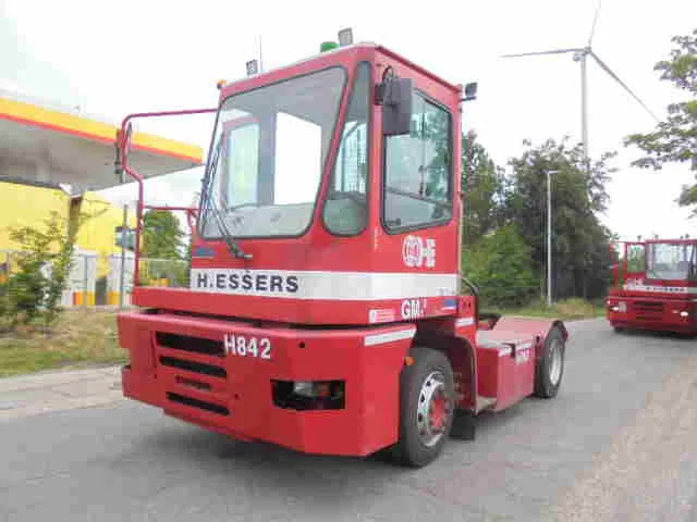 MOL YM 225/4X2 40 KM/H - Terminálový ťahač: obrázok 1 MOL YM 225/4X2 40 KM/H - Terminálový ťahač: obrázok 1