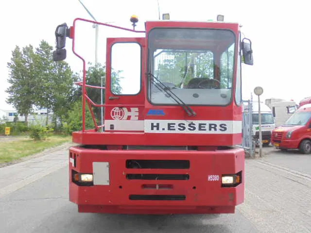 MOL YM225/4X2 40KM/H - Terminálový ťahač: obrázok 2 MOL YM225/4X2 40KM/H - Terminálový ťahač: obrázok 2
