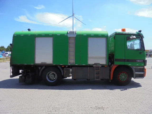 Mercedes-Benz Actros 1831 1831 Bitumensprayer - Cisternové vozidlo: obrázok 4 Mercedes-Benz Actros 1831 1831 Bitumensprayer - Cisternové vozidlo: obrázok 4