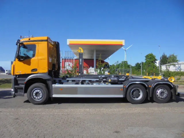 Mercedes-Benz Arocs 2848 NEW - Hákový nosič kontajnerov: obrázok 4 Mercedes-Benz Arocs 2848 NEW - Hákový nosič kontajnerov: obrázok 4
