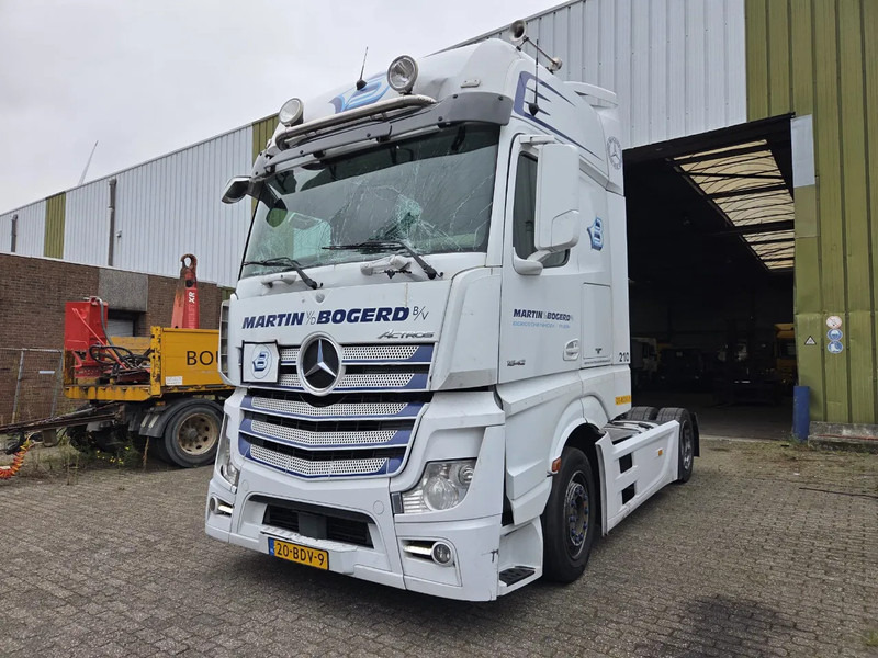 Mercedes-Benz Actros 1842 LS CABINE SCHADE NL TRUCK - Ťahač: obrázok 1 Mercedes-Benz Actros 1842 LS CABINE SCHADE NL TRUCK - Ťahač: obrázok 1