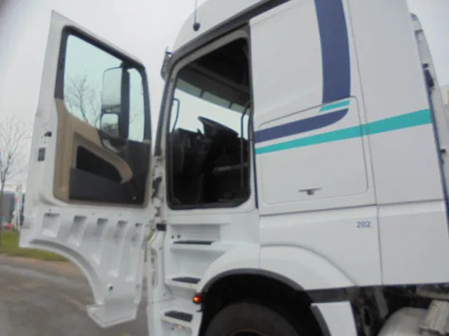 Mercedes-Benz Actros 1943 LS - Ťahač: obrázok 4 Mercedes-Benz Actros 1943 LS - Ťahač: obrázok 4