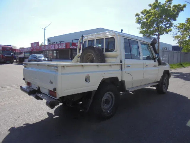 Toyota Land Cruiser HJ79L 4X4 CREWCAB PICKUP EXPORT OUTSIDE EU ONLY - Automobil: obrázok 4 Toyota Land Cruiser HJ79L 4X4 CREWCAB PICKUP EXPORT OUTSIDE EU ONLY - Automobil: obrázok 4