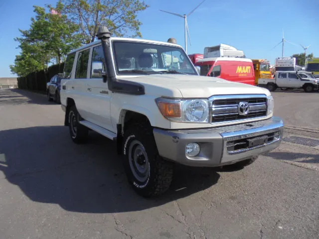 Toyota Land Cruiser HZJ76L 4X4 EXPORT OUTSIDE EU ONLY - Automobil: obrázok 3 Toyota Land Cruiser HZJ76L 4X4 EXPORT OUTSIDE EU ONLY - Automobil: obrázok 3