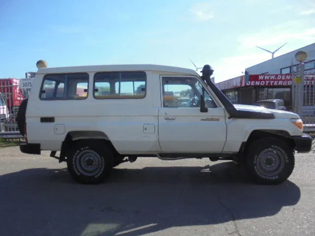 Toyota Land Cruiser HZJ78L 4X4 EXPORT OUTSIDE EU ONLY - Automobil: obrázok 4 Toyota Land Cruiser HZJ78L 4X4 EXPORT OUTSIDE EU ONLY - Automobil: obrázok 4