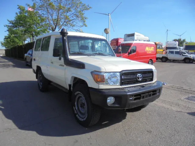 Toyota Land Cruiser HZJ78L 4X4 EXPORT OUTSIDE EU ONLY - Automobil: obrázok 3 Toyota Land Cruiser HZJ78L 4X4 EXPORT OUTSIDE EU ONLY - Automobil: obrázok 3