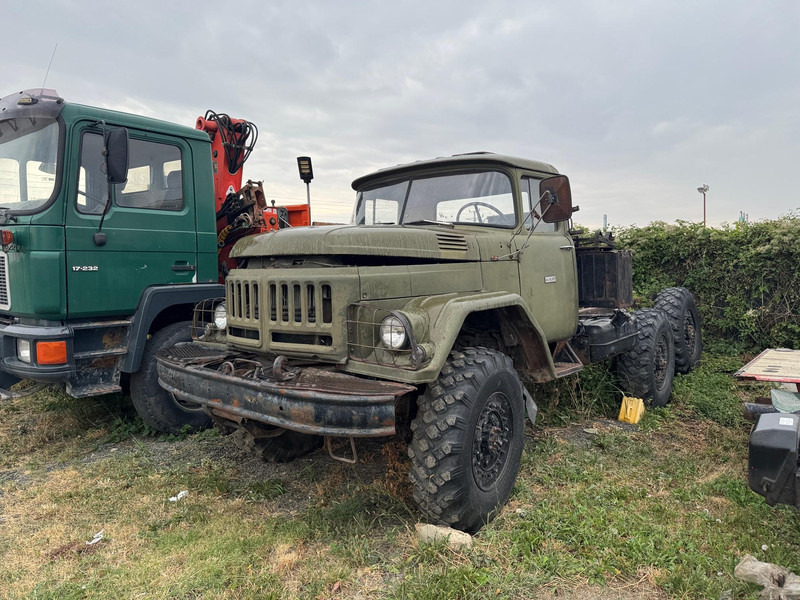 ZIL 131, 6X6 - Podvozek s kabinou: obrázok 1 ZIL 131, 6X6 - Podvozek s kabinou: obrázok 1