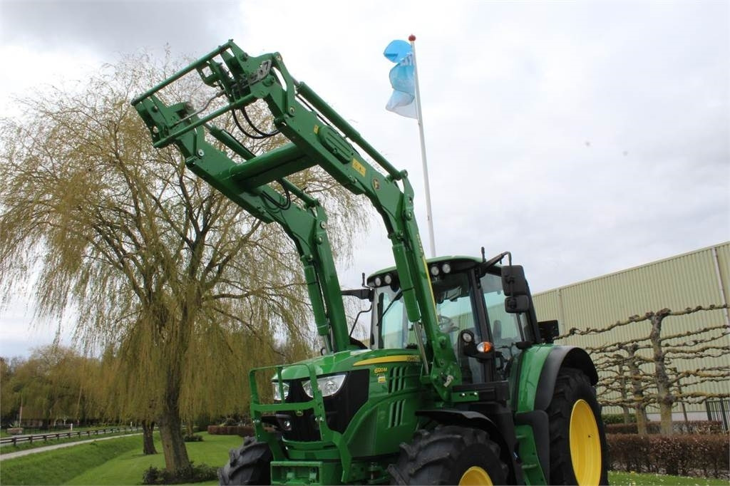 John Deere 6120M with 623R loader - Traktor: obrázok 2 John Deere 6120M with 623R loader - Traktor: obrázok 2