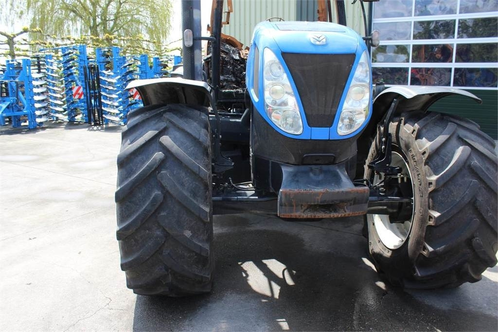 New Holland T7030 - Traktor: obrázok 2 New Holland T7030 - Traktor: obrázok 2