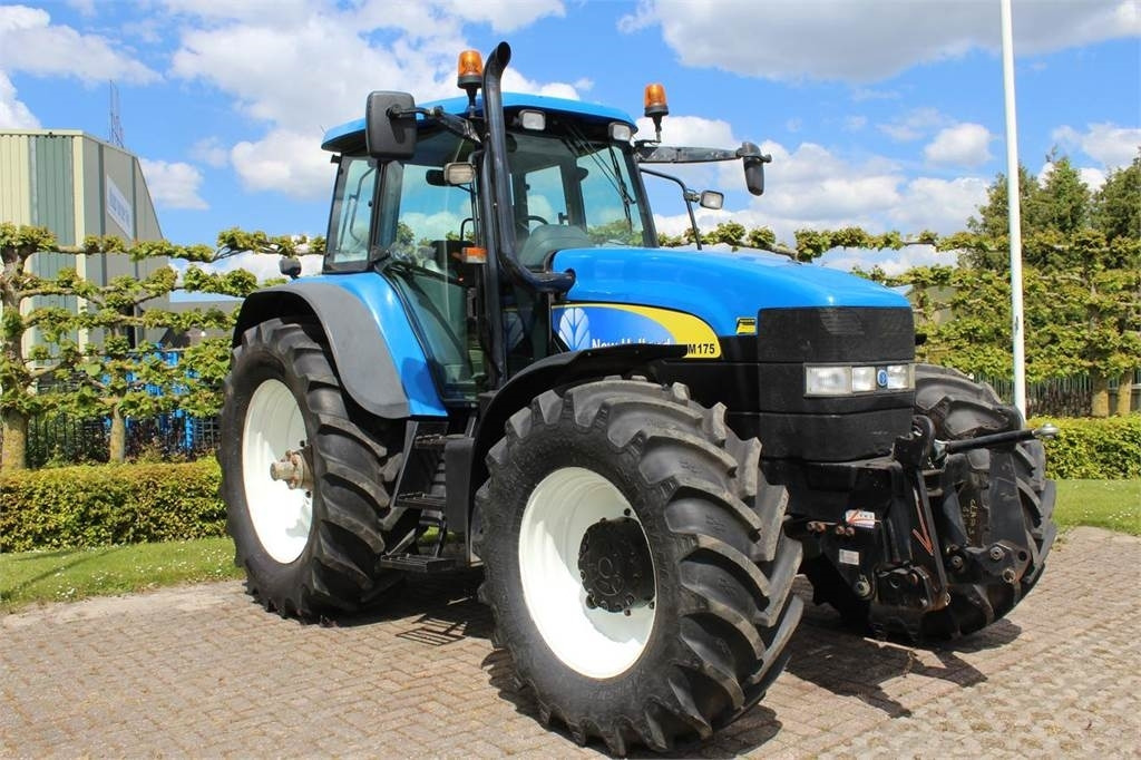 New Holland TM175 - Traktor: obrázok 2 New Holland TM175 - Traktor: obrázok 2