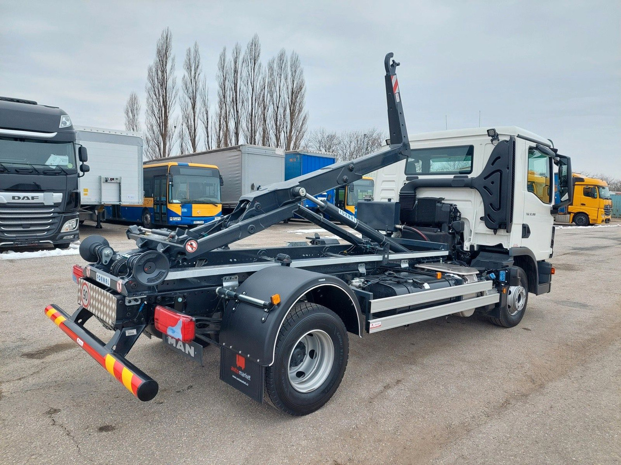 MAN TG3 TGL 12.190 BB 4x2 - Hákový nosič kontajnerov: obrázok 4 MAN TG3 TGL 12.190 BB 4x2 - Hákový nosič kontajnerov: obrázok 4