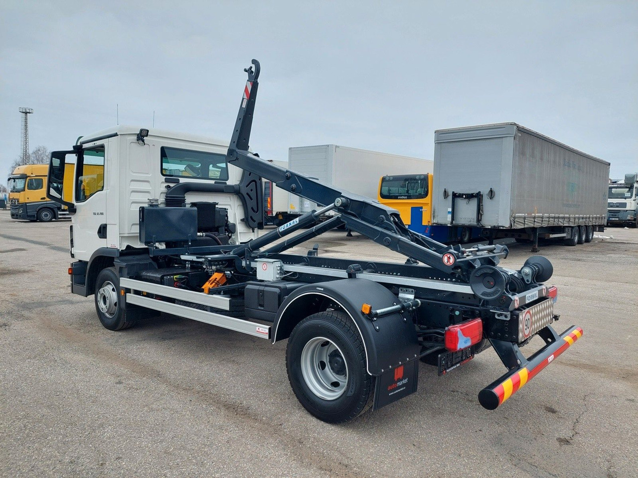 MAN TG3 TGL 12.190 BB 4x2 - Hákový nosič kontajnerov: obrázok 3 MAN TG3 TGL 12.190 BB 4x2 - Hákový nosič kontajnerov: obrázok 3