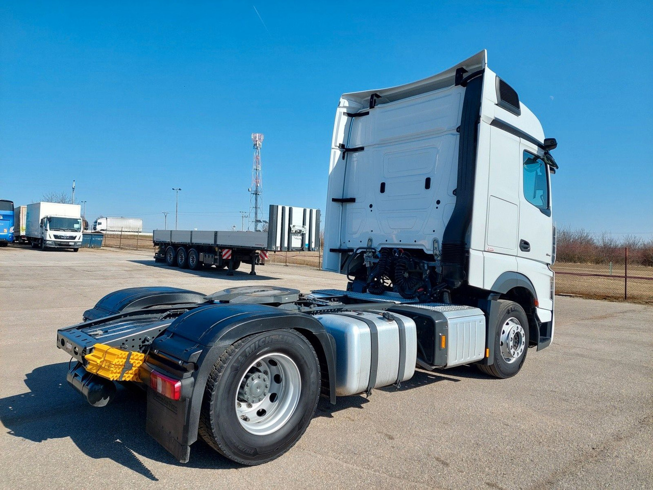 Mercedes-Benz Actros 5 1845 LS BigSpace 4x2 - Ťahač: obrázok 4 Mercedes-Benz Actros 5 1845 LS BigSpace 4x2 - Ťahač: obrázok 4