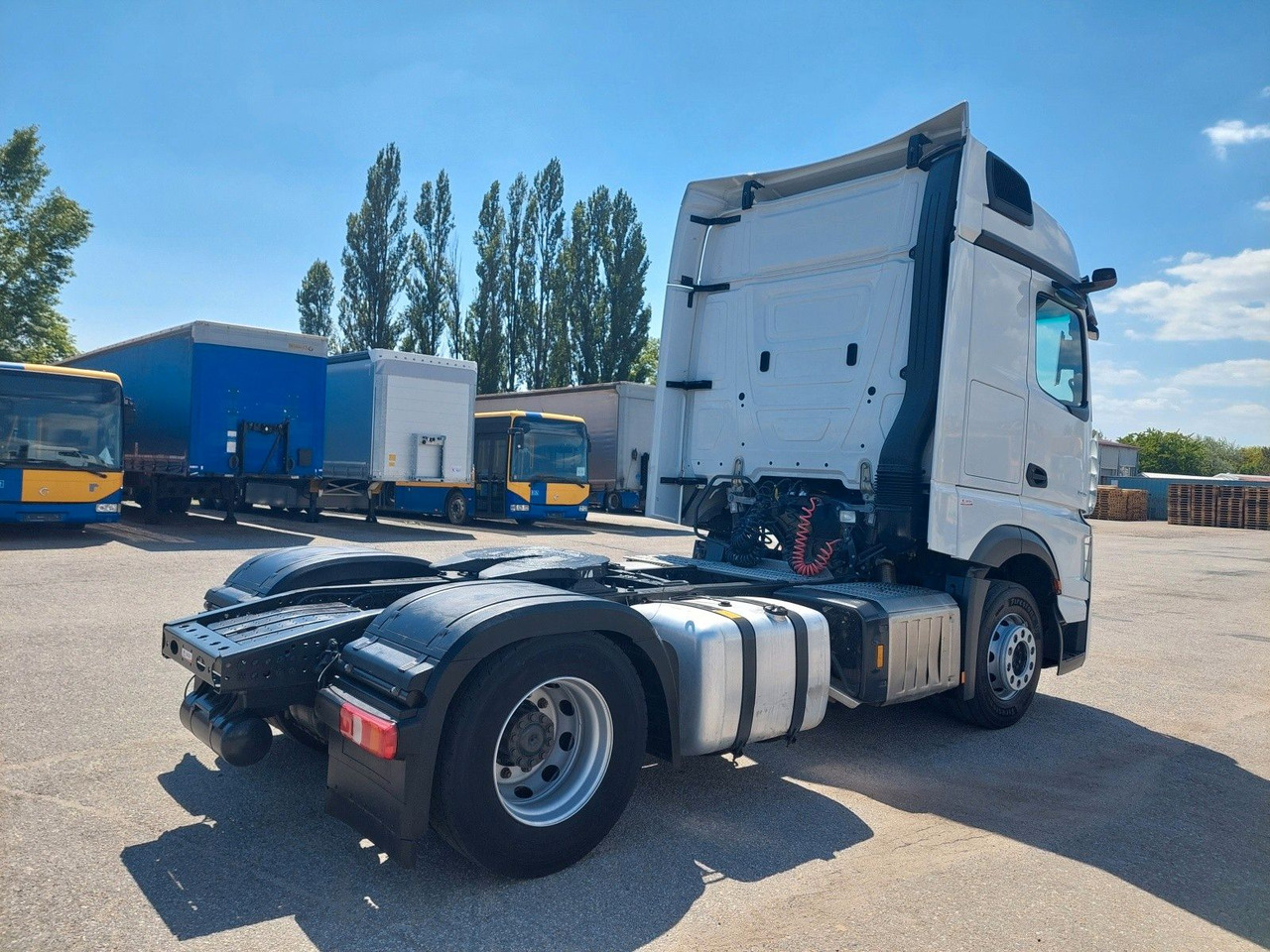 Mercedes-Benz Actros 5 1845 LS BigSpace 4x2 - Ťahač: obrázok 4 Mercedes-Benz Actros 5 1845 LS BigSpace 4x2 - Ťahač: obrázok 4