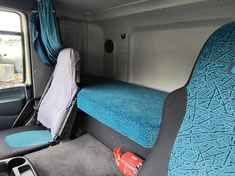 Skříňový nákladní auto DAF CF 65.220 CASE - D'HOLLANDIA 2000 KG - 269200 KM: obrázok 9