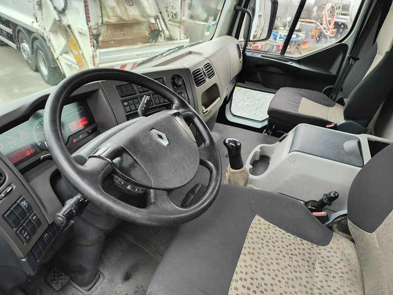Interior photo 1: Valníkový/ Plošinový nákladný automobil Renault Lander 320 DXI - 8,23M PLATFORM (!)