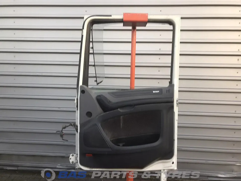 DAF XF106 Portier Rechts DAF 1881863 - Dvere a diely pre Nákladné auto: obrázok 2 DAF XF106 Portier Rechts DAF 1881863 - Dvere a diely pre Nákladné auto: obrázok 2