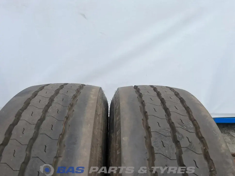 Goodyear Goodyear 245/70R17.5 143/146 J M+S 3PMSF gebruikte set - Pneumatika pre Nákladné auto: obrázok 2 Goodyear Goodyear 245/70R17.5 143/146 J M+S 3PMSF gebruikte set - Pneumatika pre Nákladné auto: obrázok 2