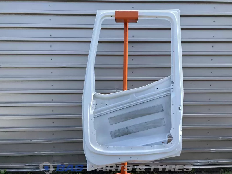 Renault T-Serie Portier Rechts Renault 7482702818 - Dvere a diely pre Nákladné auto: obrázok 2 Renault T-Serie Portier Rechts Renault 7482702818 - Dvere a diely pre Nákladné auto: obrázok 2