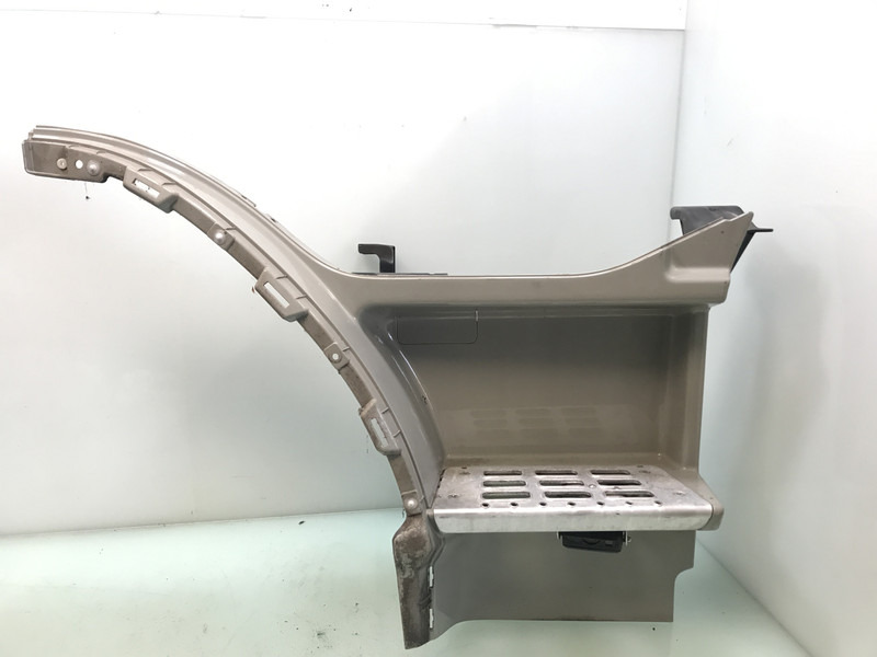 Volvo FM4 Opstap Rechts Volvo 82644147 - Karoséria a exteriér pre Nákladné auto: obrázok 1 Volvo FM4 Opstap Rechts Volvo 82644147 - Karoséria a exteriér pre Nákladné auto: obrázok 1