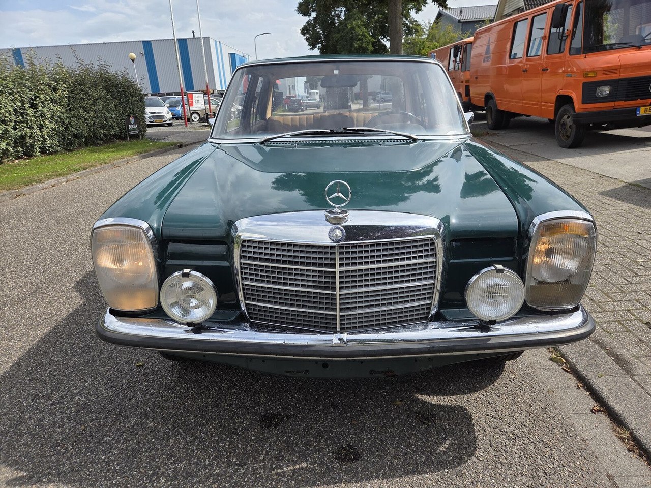 Mercedes-Benz 220 (W115) auto - Automobil: obrázok 2 Mercedes-Benz 220 (W115) auto - Automobil: obrázok 2
