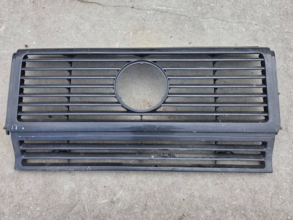 W463 Grill grijs Mercedes-Benz voor auto - Mriežka pre Automobil: obrázok 1 W463 Grill grijs Mercedes-Benz voor auto - Mriežka pre Automobil: obrázok 1
