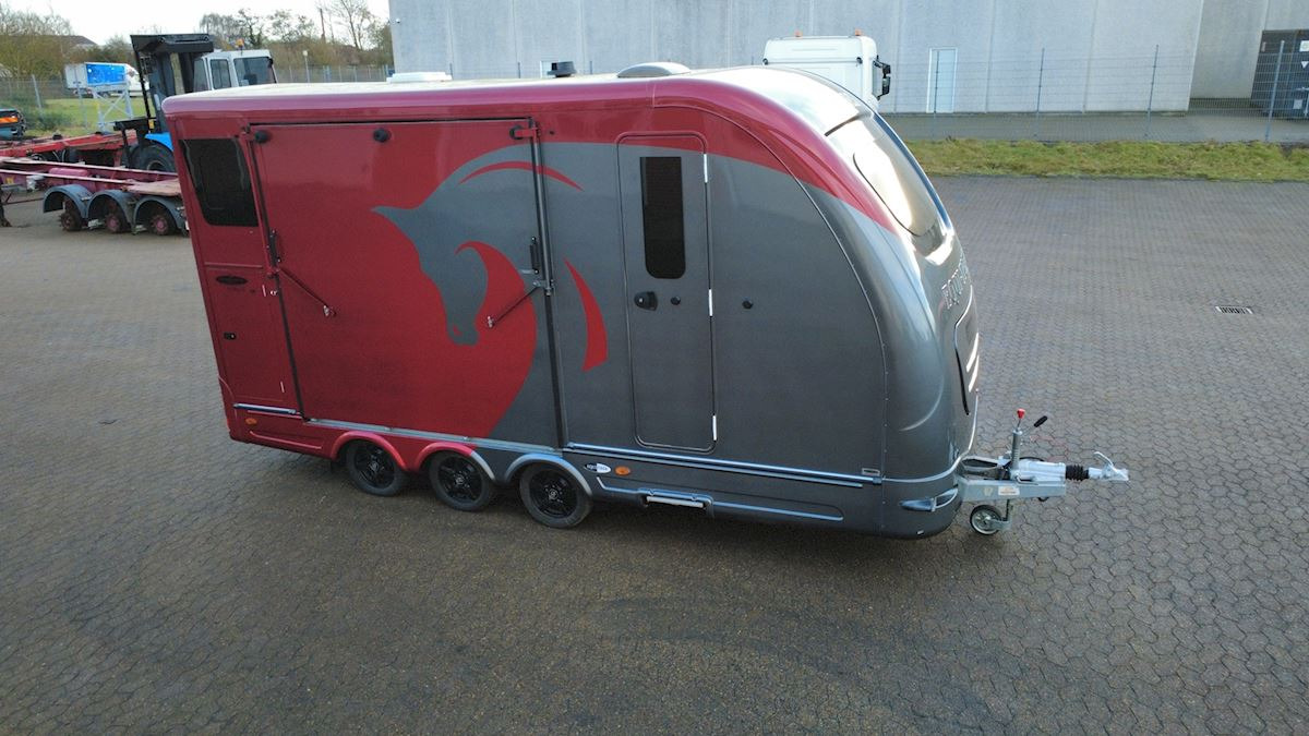 Equi-Trek Star-Treka - Príves na prepravu koní: obrázok 4 Equi-Trek Star-Treka - Príves na prepravu koní: obrázok 4