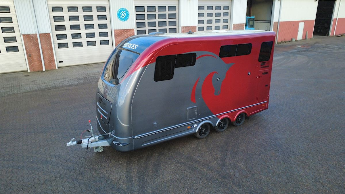 Equi-Trek Star-Treka - Príves na prepravu koní: obrázok 1 Equi-Trek Star-Treka - Príves na prepravu koní: obrázok 1