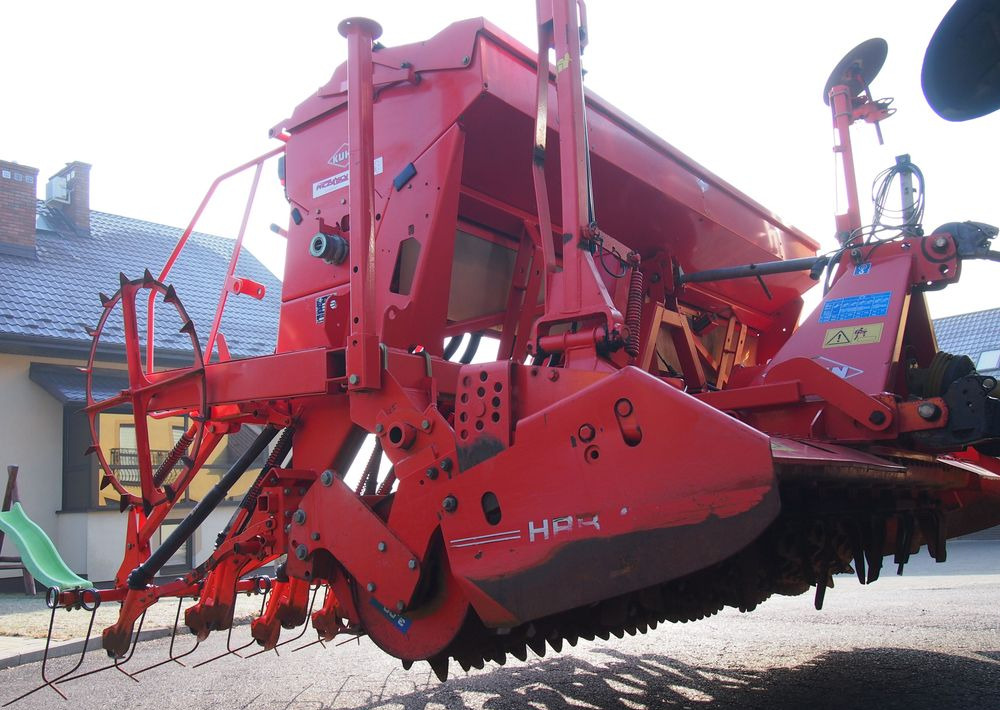 Agregat uprawowo-siewny Kuhn Kuhn HRB302D I INTEGRA 3000 2002 Brona wirowa + siewnik KUHN agregat uprawowo-siewny 3m - Modulárny sejací stroj: obrázok 3 Agregat uprawowo-siewny Kuhn Kuhn HRB302D I INTEGRA 3000 2002 Brona wirowa + siewnik KUHN agregat uprawowo-siewny 3m - Modulárny sejací stroj: obrázok 3