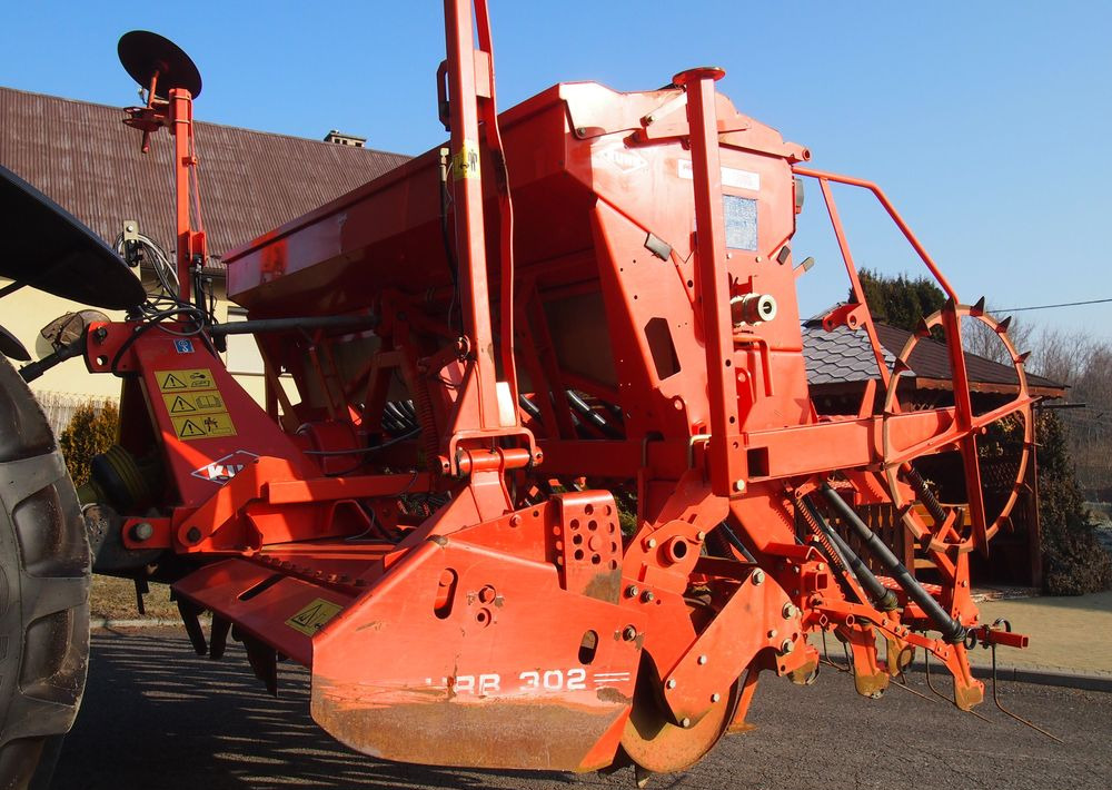 Agregat uprawowo-siewny Kuhn Kuhn HRB302D I INTEGRA 3000 2002 Brona wirowa + siewnik KUHN agregat uprawowo-siewny 3m - Modulárny sejací stroj: obrázok 1 Agregat uprawowo-siewny Kuhn Kuhn HRB302D I INTEGRA 3000 2002 Brona wirowa + siewnik KUHN agregat uprawowo-siewny 3m - Modulárny sejací stroj: obrázok 1