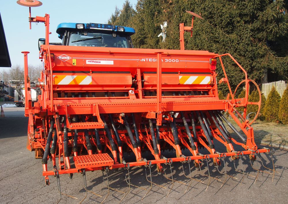 Agregat uprawowo-siewny Kuhn Kuhn HRB302D I INTEGRA 3000 2002 Brona wirowa + siewnik KUHN agregat uprawowo-siewny 3m - Modulárny sejací stroj: obrázok 5 Agregat uprawowo-siewny Kuhn Kuhn HRB302D I INTEGRA 3000 2002 Brona wirowa + siewnik KUHN agregat uprawowo-siewny 3m - Modulárny sejací stroj: obrázok 5