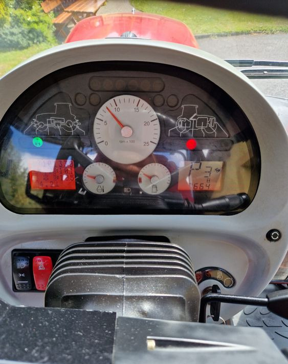 Ciągnik Massey Ferguson MF 7480 TV 2008 Massey Ferguson 7480 Dyna-TV - Traktor: obrázok 5 Ciągnik Massey Ferguson MF 7480 TV 2008 Massey Ferguson 7480 Dyna-TV - Traktor: obrázok 5