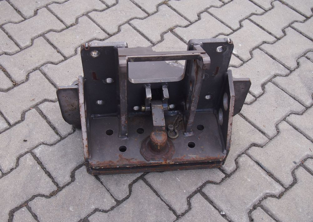 Części do Ciągnika Massey Ferguson MF 3000, 6000 Zaczep dolny do MF 3000, 3100, 6000, - Karoséria a exteriér pre Poľnohospodárske stroje: obrázok 1 Części do Ciągnika Massey Ferguson MF 3000, 6000 Zaczep dolny do MF 3000, 3100, 6000, - Karoséria a exteriér pre Poľnohospodárske stroje: obrázok 1