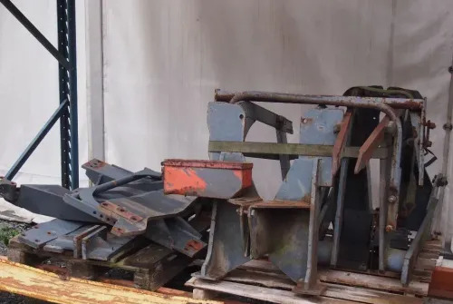 Ładowacz czołowy Tur do ciągnika MF NW JD CLAAS RENAULT - Predný nakladač na traktor: obrázok 2 Ładowacz czołowy Tur do ciągnika MF NW JD CLAAS RENAULT - Predný nakladač na traktor: obrázok 2