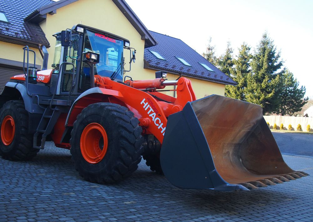 Ładowarka Hitachi ZW250 2010 Ładowarka Hitachi Waga, Centralne smarowanie - Kolesový nakladač: obrázok 1 Ładowarka Hitachi ZW250 2010 Ładowarka Hitachi Waga, Centralne smarowanie - Kolesový nakladač: obrázok 1