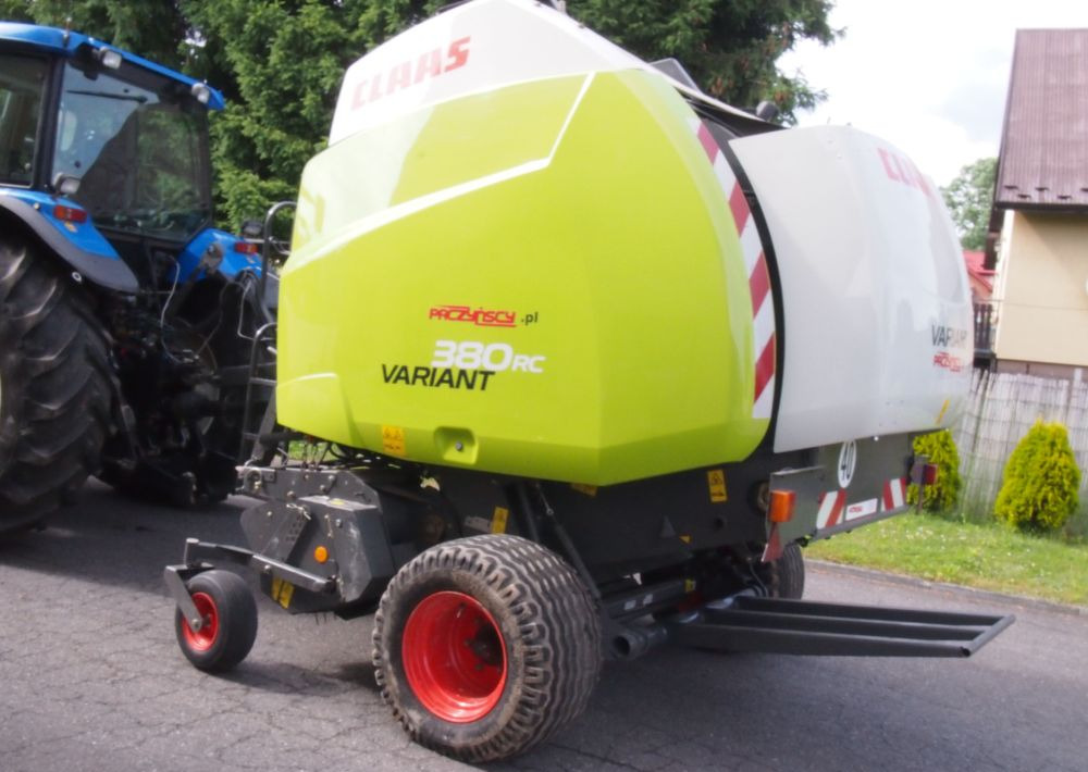 Prasa Claas VARIANT 380 RC  2014 Prasa rolująca z nożami i opuszczana podłoga - Lis na okrúhle balíky: obrázok 2 Prasa Claas VARIANT 380 RC  2014 Prasa rolująca z nożami i opuszczana podłoga - Lis na okrúhle balíky: obrázok 2