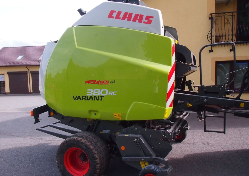 Prasa Claas VARIANT 380 RC  2014 Prasa rolująca z nożami i opuszczana podłoga - Lis na okrúhle balíky: obrázok 3 Prasa Claas VARIANT 380 RC  2014 Prasa rolująca z nożami i opuszczana podłoga - Lis na okrúhle balíky: obrázok 3