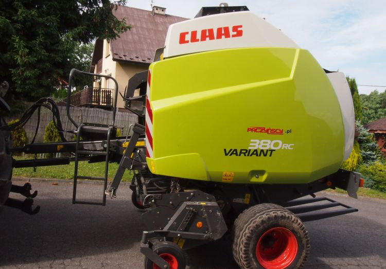 Prasa Claas VARIANT 380 RC  2014 Prasa rolująca z nożami i opuszczana podłoga - Lis na okrúhle balíky: obrázok 4 Prasa Claas VARIANT 380 RC  2014 Prasa rolująca z nożami i opuszczana podłoga - Lis na okrúhle balíky: obrázok 4