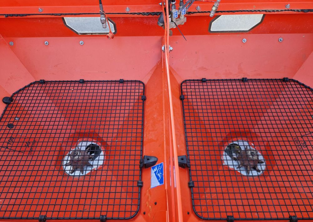 Rozmetač hnojiva Rozsiewacz nawozów Kuhn AXIS 30,1 2008 Rozsiewacz KUHN RAUCH: obrázok 10 Rozmetač hnojiva Rozsiewacz nawozów Kuhn AXIS 30,1 2008 Rozsiewacz KUHN RAUCH: obrázok 10