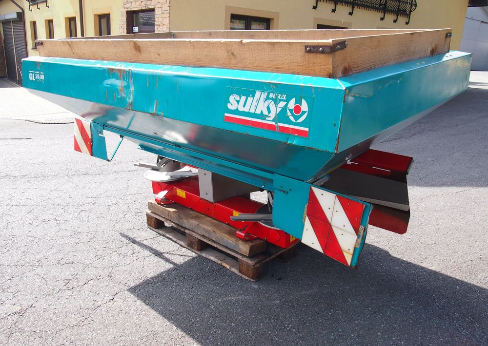 Rozsiewacz nawozów Sulky DPX GL 2000 18-24m Rozsiewacz nawozów Sulky - Rozmetač hnojiva: obrázok 2 Rozsiewacz nawozów Sulky DPX GL 2000 18-24m Rozsiewacz nawozów Sulky - Rozmetač hnojiva: obrázok 2