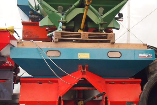 Rozsiewacz nawozów Sulky DPXGL 18-24m Rozsiewacz nawozów Sulky - Rozmetač hnojiva: obrázok 1 Rozsiewacz nawozów Sulky DPXGL 18-24m Rozsiewacz nawozów Sulky - Rozmetač hnojiva: obrázok 1