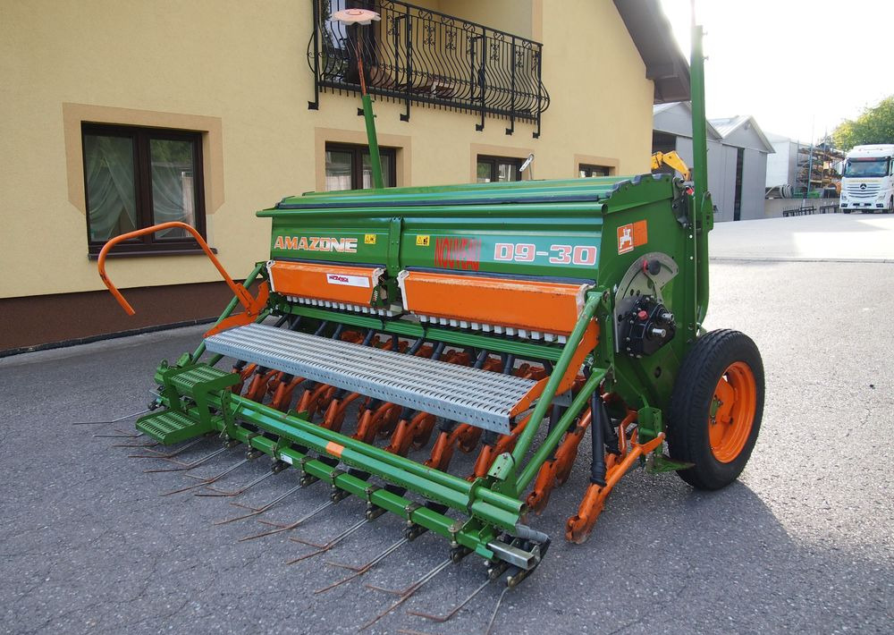 Siewnik Amazone D9 -30 2007 Siewnik Amazone - Univerzálny sejací stroj: obrázok 2 Siewnik Amazone D9 -30 2007 Siewnik Amazone - Univerzálny sejací stroj: obrázok 2